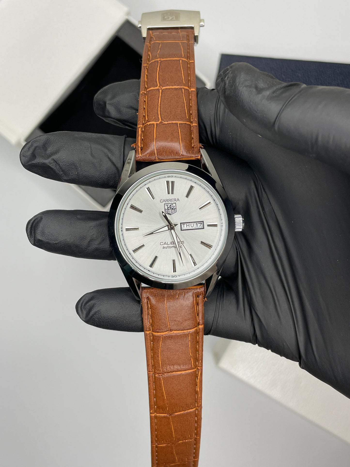 Free 35ml J. Perfume When You Buy The Carrera Watch!